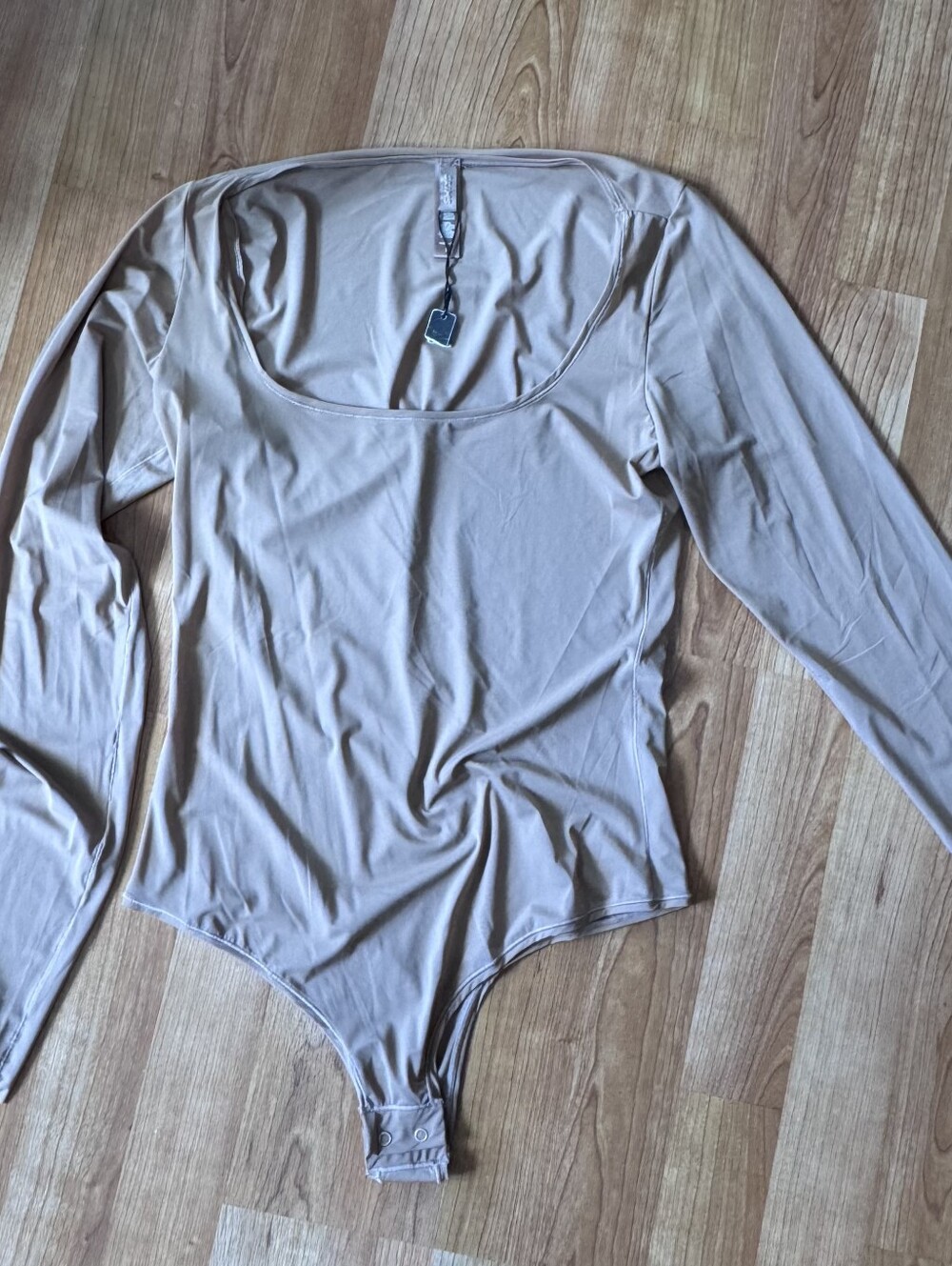 Skims-Women's Long Sleeve Scoop Neck Bodysuit - Beige Size' Med,NWT